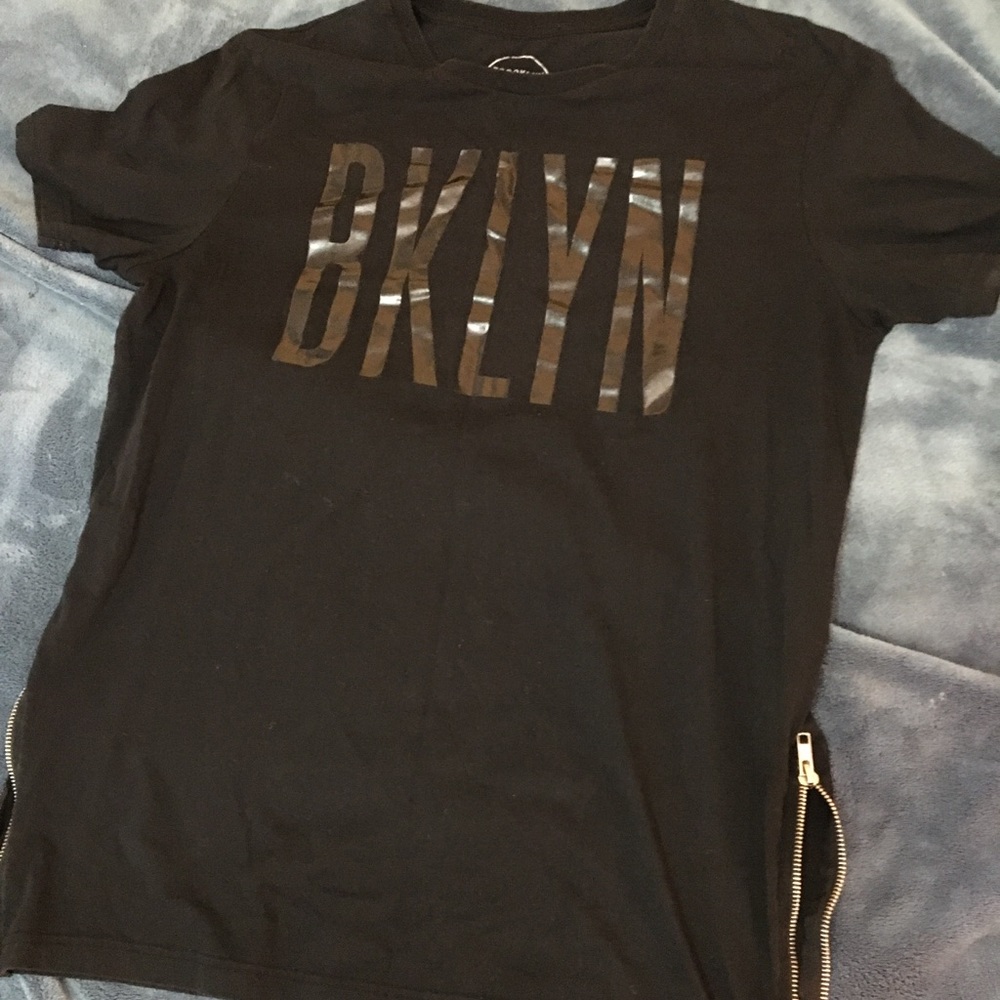 Men’s Shirt w/ zippers on side